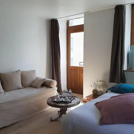 Au Fil De *